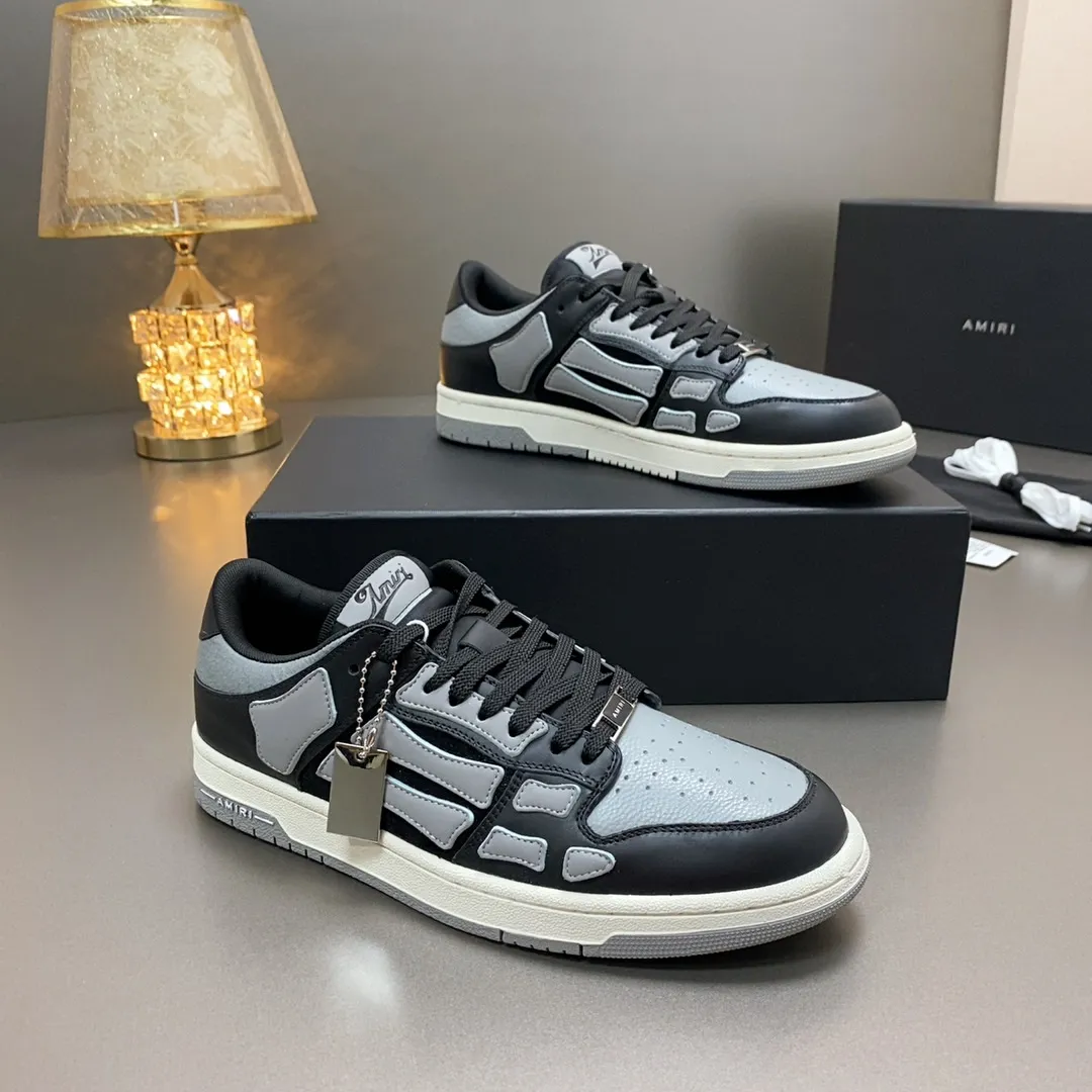 p580🐮🐮AMIRI Couple Style👑 The latest The Pacific Series Couple Style💀🦴Bone Stars Casual Sports Shoes Skateboard Shoes✔️ AMIRI's Pacific shoes are a sneaker that combines luxury and street style. Many celebrities and Internet celebrities have the same style. Its design and workmanship are very exquisite. Made of high-grade cow leather, soft to the touch and highly durable. 💎Fabrics: Original custom imported first-layer cowhide 💎Inner lining: Original customized breathable mesh 💎Foot: Original injection molded one-piece, comfortable, wear-resistant and not tiring for feet 💎Outsole: Original 1:1 molded three-color sole Original outsole 💎Sole thickness: 3CM 💎Size: Female 35-40 Male 39-46 💎Price; Top version 👑Special remarks Remark: (Female size 34 40 . Men's sizes 38 45 46 are customized and cannot be returned or exchanged. Please note when ordering! Thank you🤝🤝
